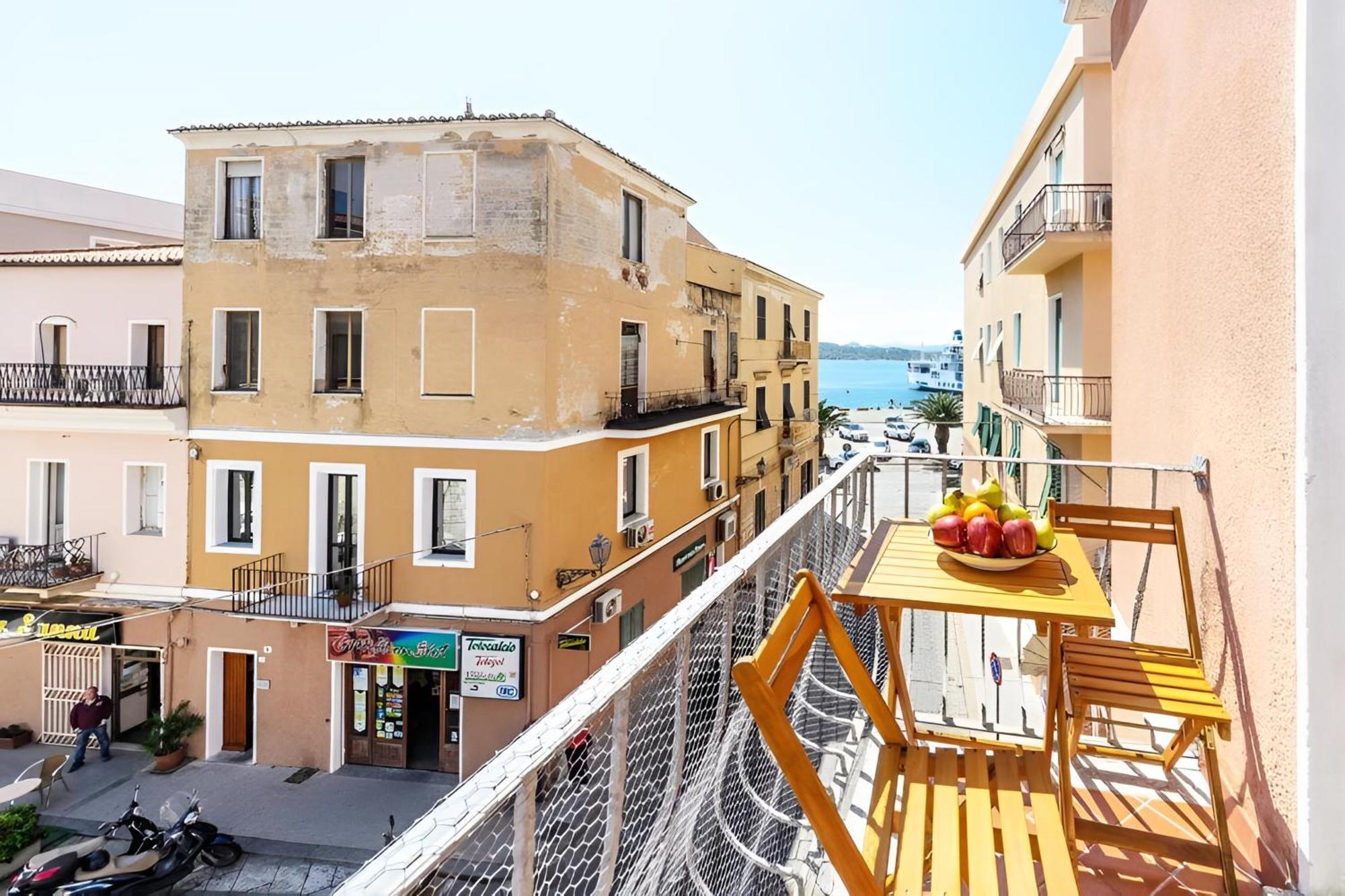 Splendido Appartamento In Pieno Centro Dell'Isola La Maddalena  Eksteriør billede